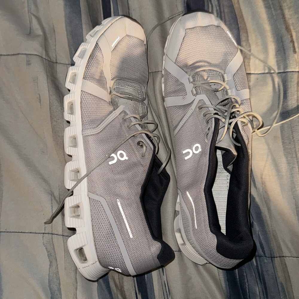 On Cloud Shoes (M 13)